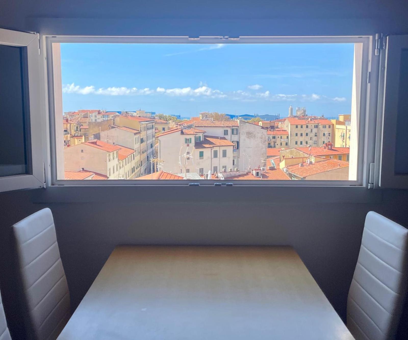דירות ליבורנו La Finestra Sul Porto מראה חיצוני תמונה